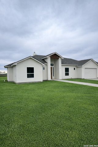 613 34th Street, Hondo, TX 78861