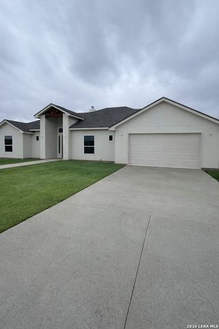 613 34th Street, Hondo, TX 78861