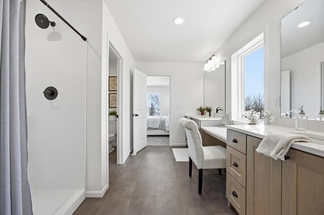 979 61st Avenue W, West Fargo, ND 58078
