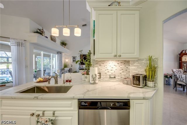 1621 NE 5th TER, Cape Coral, FL 33909