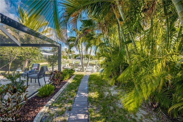1621 NE 5th TER, Cape Coral, FL 33909