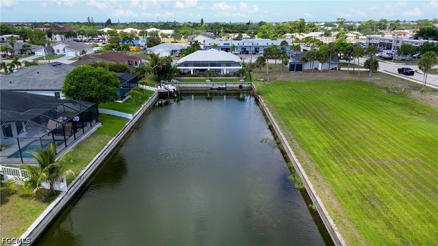 1621 NE 5th TER, Cape Coral, FL 33909