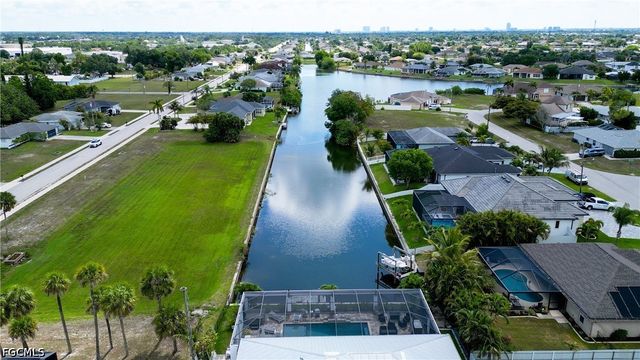 1621 NE 5th TER, Cape Coral, FL 33909