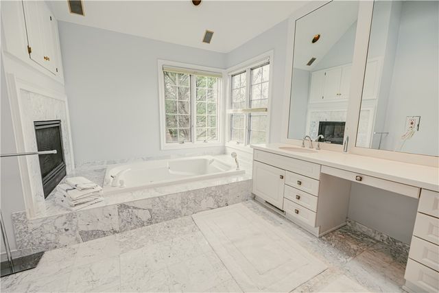 27 Fall Meadow Drive, Pittsford, NY 14534