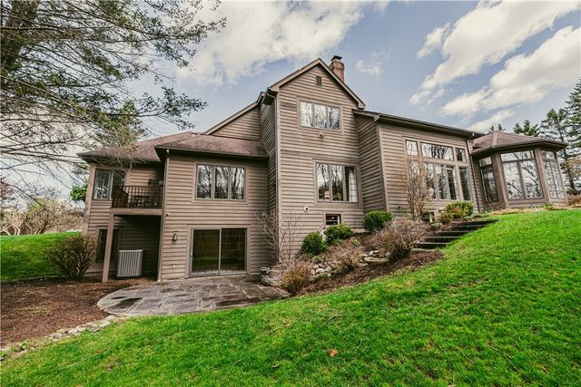 27 Fall Meadow Drive, Pittsford, NY 14534