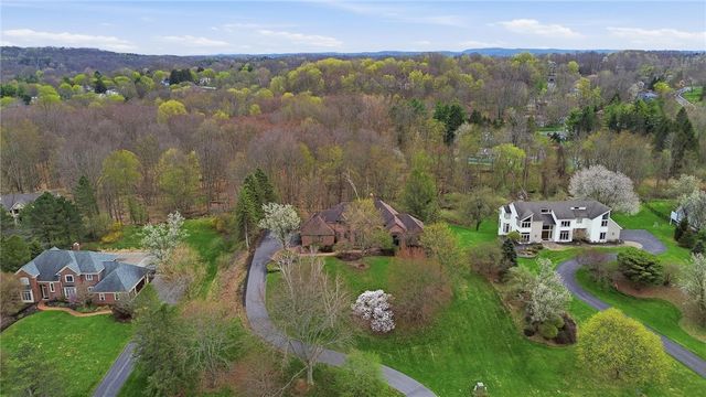 27 Fall Meadow Drive, Pittsford, NY 14534
