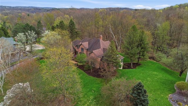 27 Fall Meadow Drive, Pittsford, NY 14534