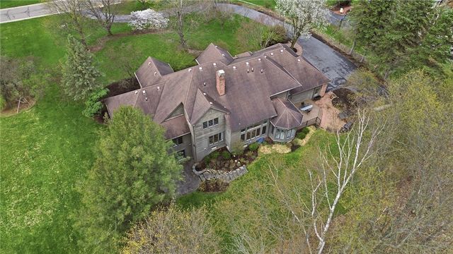 27 Fall Meadow Drive, Pittsford, NY 14534