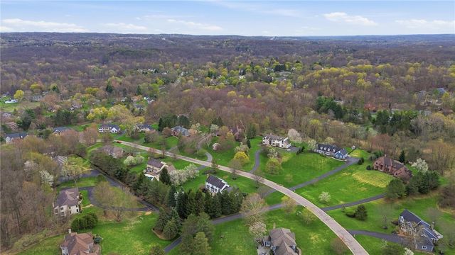 27 Fall Meadow Drive, Pittsford, NY 14534