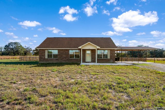 118 Stallion Trl, Natalia, TX 78059