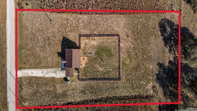 118 Stallion Trl, Natalia, TX 78059