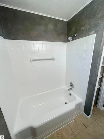412 Rockingham Avenue, Alma, MI 48801