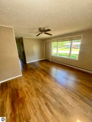 412 Rockingham Avenue, Alma, MI 48801