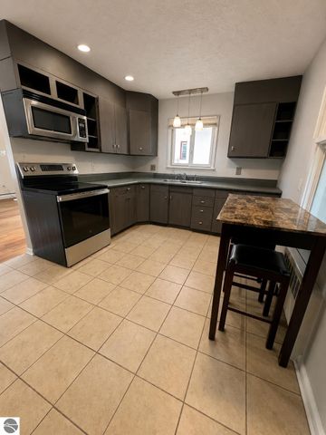 412 Rockingham Avenue, Alma, MI 48801