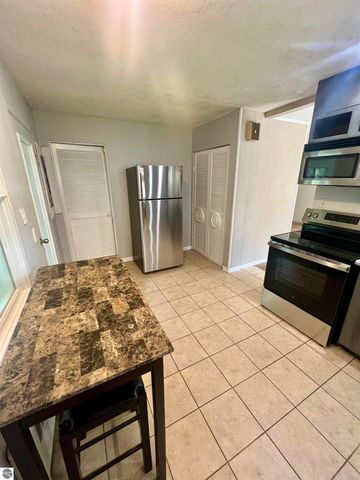 412 Rockingham Avenue, Alma, MI 48801