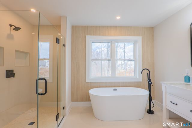 2 Brookview Heights Court, Shelton, CT 06484