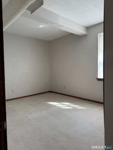 146 High Street APT 310, Milford, CT 06460