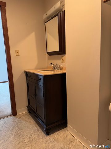 146 High Street APT 310, Milford, CT 06460