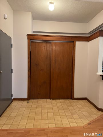 146 High Street APT 310, Milford, CT 06460