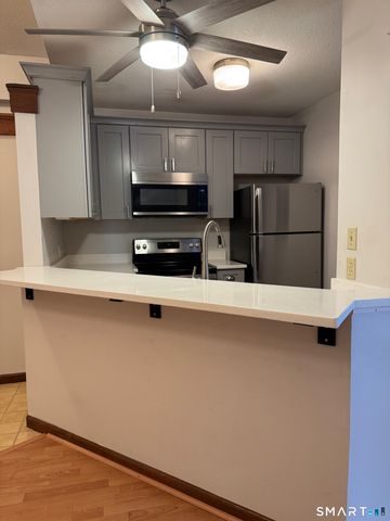 146 High Street APT 310, Milford, CT 06460