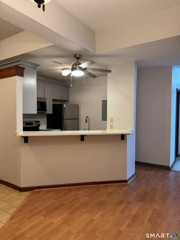 146 High Street APT 310, Milford, CT 06460