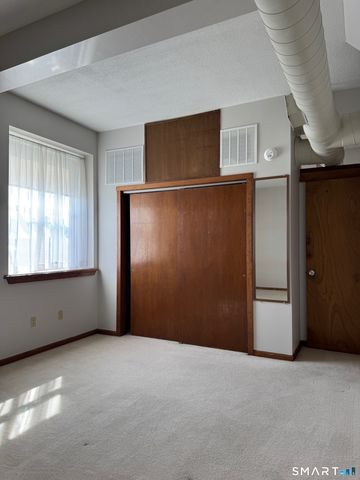 146 High Street APT 310, Milford, CT 06460