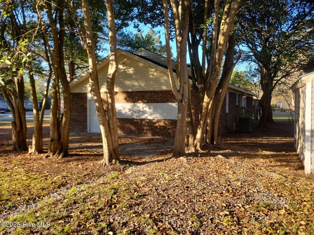 557 Circle Drive, Greenville, NC 27858