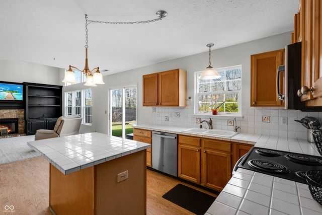 7738 Bright Leaf Circle, Indianapolis, IN 46239