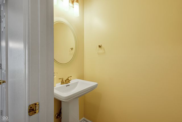 7738 Bright Leaf Circle, Indianapolis, IN 46239