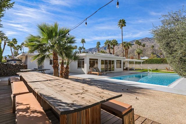 1022 E Mesquite Avenue, Palm Springs, CA 92264