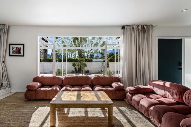 1022 E Mesquite Avenue, Palm Springs, CA 92264