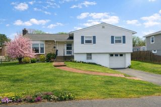 8 Walnut Knoll, Canton, MA 02021