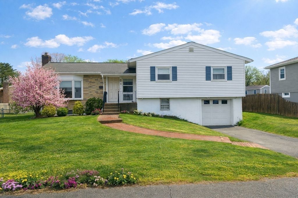 8 Walnut Knoll, Canton, MA 02021