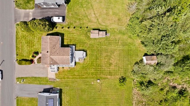 25 Ballard St, Easthampton, MA 01027