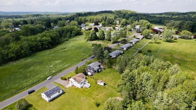 25 Ballard St, Easthampton, MA 01027