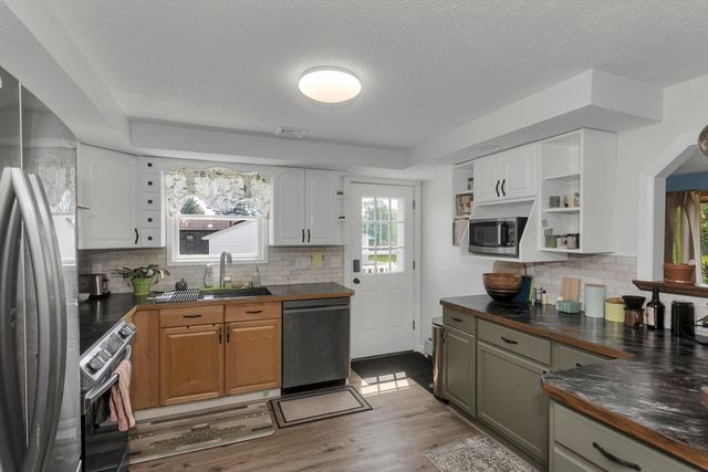 25 Ballard St, Easthampton, MA 01027