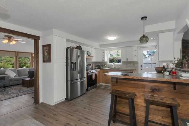 25 Ballard St, Easthampton, MA 01027