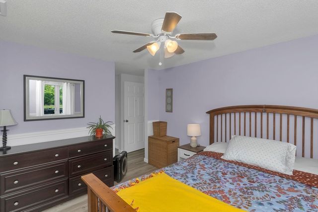 25 Ballard St, Easthampton, MA 01027