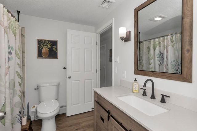 25 Ballard St, Easthampton, MA 01027