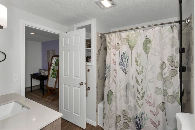 25 Ballard St, Easthampton, MA 01027