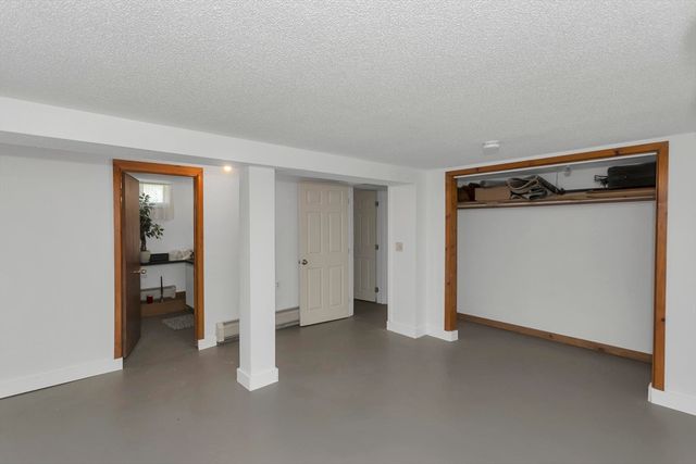 25 Ballard St, Easthampton, MA 01027