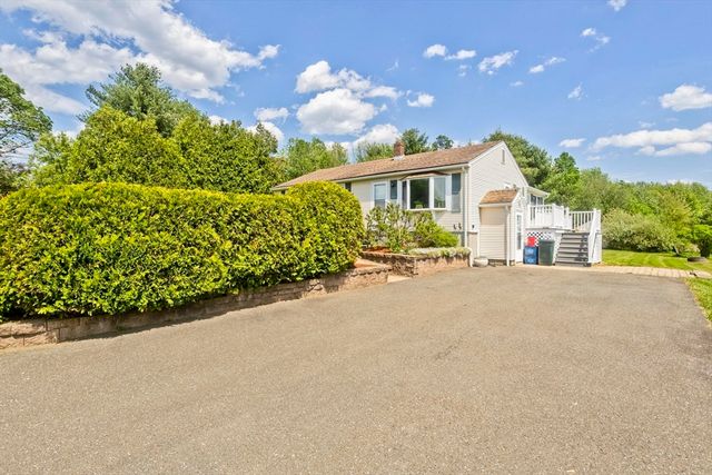 25 Ballard St, Easthampton, MA 01027