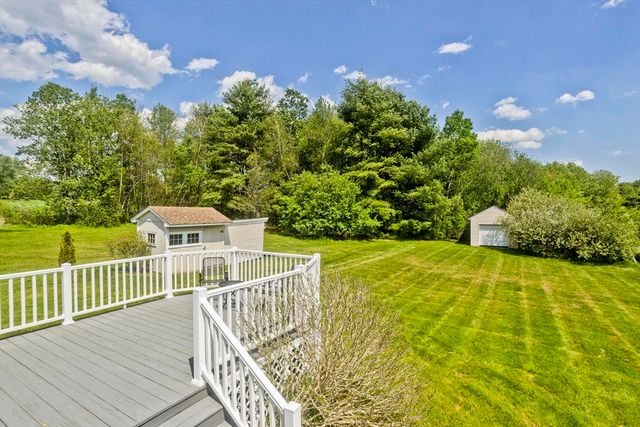 25 Ballard St, Easthampton, MA 01027