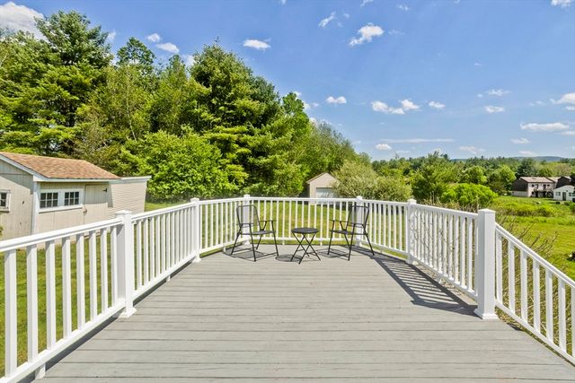 25 Ballard St, Easthampton, MA 01027