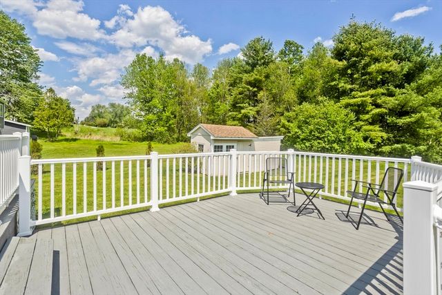 25 Ballard St, Easthampton, MA 01027