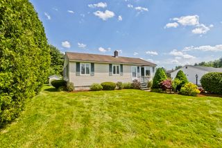 25 Ballard St, Easthampton, MA 01027