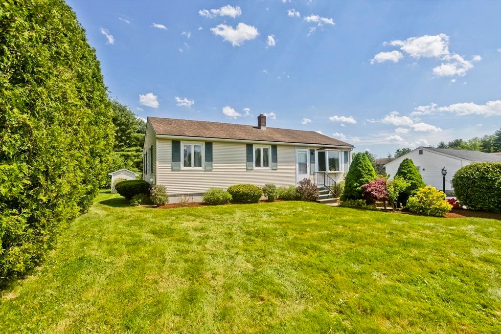 25 Ballard St, Easthampton, MA 01027
