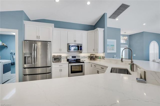 1092 Tivoli DR, Naples, FL 34104