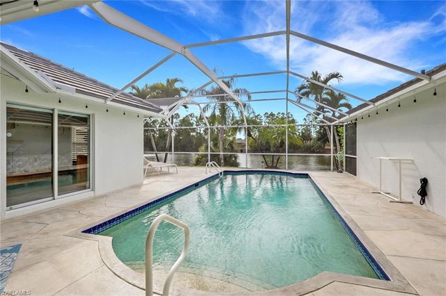 1092 Tivoli DR, Naples, FL 34104