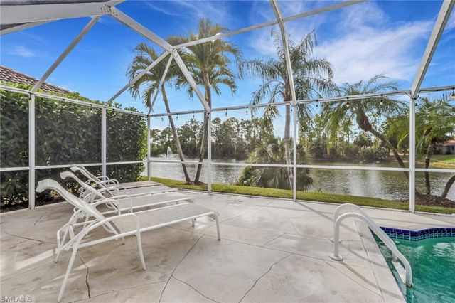 1092 Tivoli DR, Naples, FL 34104